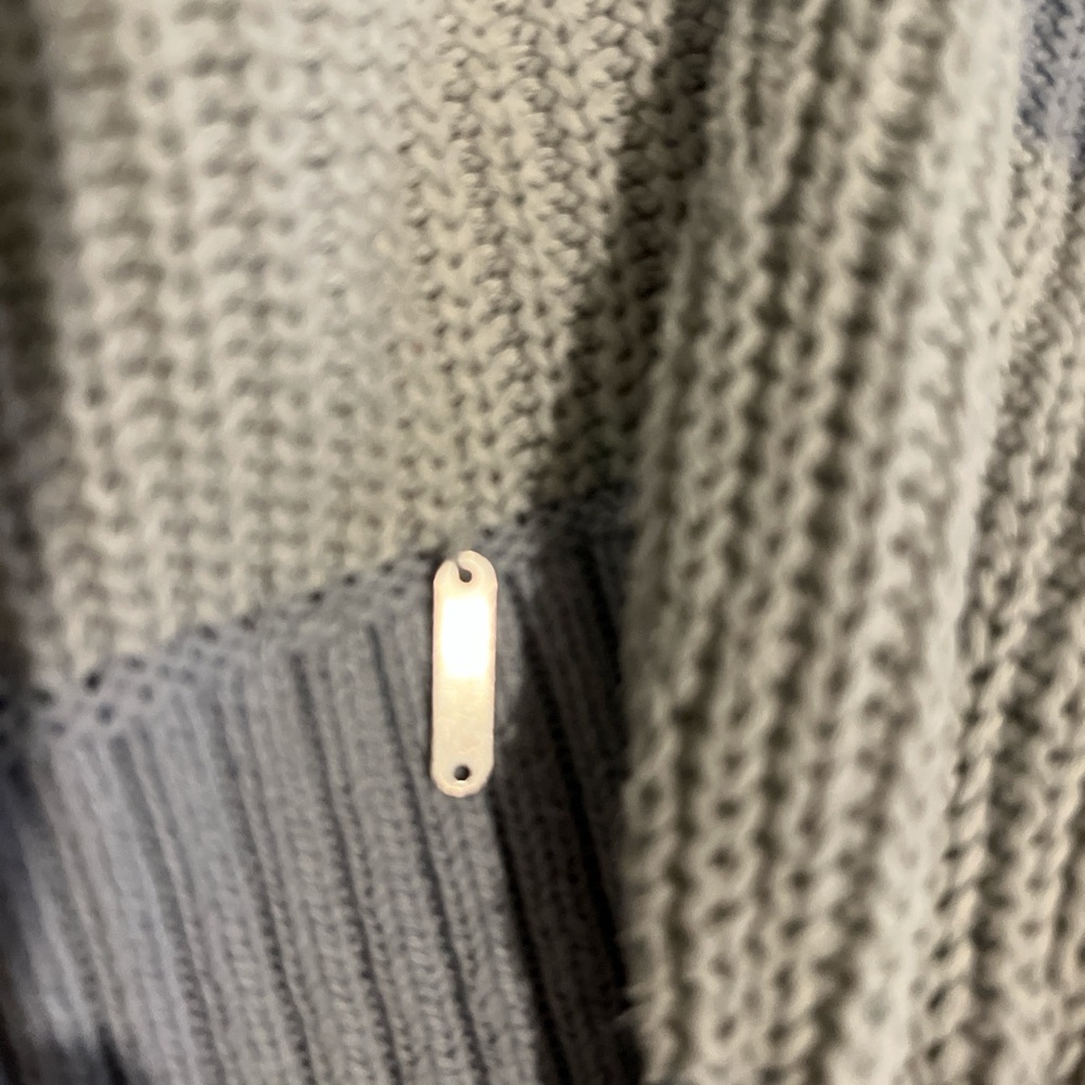 White and blue striped Hollister sweater - Picture 5 of 8